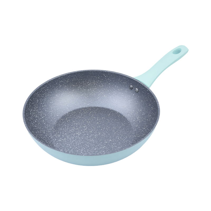 Smedet aluminium wok med grå marmor